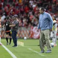 Ceni critica arbitragem após "pênalti claríssimo" não marcado ao Bahia imagem