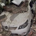 Chuva causa estragos e muro de escola municipal desaba em Salvador imagem