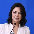 "Congresso está de joelhos em frente ao STF", diz Michelle Bolsonaro imagem