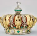 Coroa com 1.354 diamantes roubada do Louvre é encontrada imagem