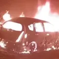 Corpo carbonizado é encontrado em porta-malas de carro incendiado imagem