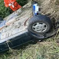 Criança sobrevive em acidente que pais morreram após carro capotar imagem
