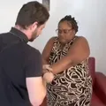 Cuidadora dopa idoso doente e rouba R$ 500 mil imagem