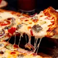 De graça! Pizzaria distribui brotinho para estudantes que fizeram Enem imagem