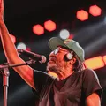 Edson Gomes faz história em festival e reúne milhares de fãs imagem