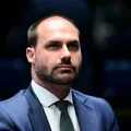 Eduardo Bolsonaro ironiza encontro Lula-Trump e fala em “derrota” imagem