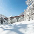 Essa viagem de trem entre a Suíça e a Itália é uma das mais lindas do mundo imagem