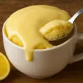 Fácil e fofinho: aprenda o bolo de limão que fica pronto em 3 min imagem