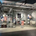 Gigante da moda fecha loja e acende alerta para toda a indústria imagem
