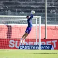 Goleiro do Bahia vive drama e amarga rebaixamento à Série C imagem