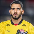 Goleiro do Vitória abre o coração sobre o "ídolo" Lucas Arcanjo imagem
