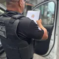 Homem investigado por armazenar pornografia infantil é preso com armas imagem