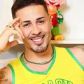 Influenciador diz que perdeu virgindade com Carlinhos Maia e expõe traição imagem