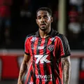 "Jogo da vida" entre Vitória e Santos reúne tabu mais cruel da Série A imagem