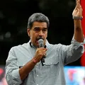 Maduro coloca armas nas mãos do povo para enfrentar os EUA; entenda imagem