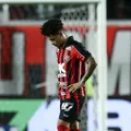 Matheuzinho se pronuncia após sair sentindo o joelho contra o Cruzeiro imagem