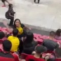 Mulher flagra traição em jogo e vai embora com amante do companheiro imagem