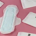 Mulheres do CadÚnico terão absorvente de graça; veja como retirar imagem