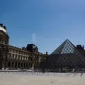 Museu do Louvre é assaltado e fica fechado neste domingo imagem