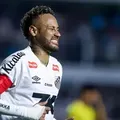 Neymar desabafa após pênalti: "Tanto critério diferente que nem sei" imagem