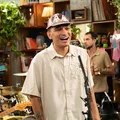 O que é Tiny Desk? Conheça projeto musical que chegou ao Brasil imagem