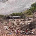 Ônibus cai de ribanceira e deixa 37 pessoas mortas imagem