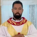Padre flagrado com noiva de fiel nega envolvimento: "Foi só um banho" imagem