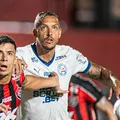 Partida adiada do Brasileirão interessa Bahia e Vitória; veja por quê imagem