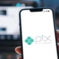 Pix sem dinheiro? Caixa libera transação de R$ 1.000 sem saldo na conta imagem