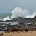 Prefeitura coloca quiosques à venda em famosa praia da capital; saiba valores imagem