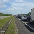 Protesto por instalação de UPA em Barra de Pojuca interdita BA-099 imagem