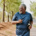Qual o melhor exercício após os 60? Harvard aponta opção mais eficaz imagem