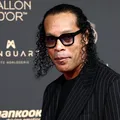 Ronaldinho Gaúcho larga a aposentadoria e assina contrato no Brasil imagem