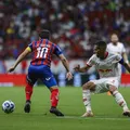 "Se Everton com 36 anos quer, o garoto tem que querer", elogia Ceni imagem