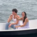 Shawn Mendes passeia de barco com Ivete Sangalo na Gamboa imagem