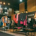 Shein anuncia loja física e é alvo de críticas e protestos imagem