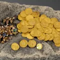 Tesouro escondido: agricultor descobre 150 toneladas de ouro no quintal imagem