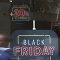 Trabalhadores vão receber auxílio extra para comprar na Black Friday imagem