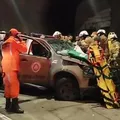 Viatura bate durante perseguição e deixa policiais feridos em Salvador imagem