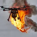 Vídeo: drones pegam fogo e caem sobre o público durante apresentação imagem