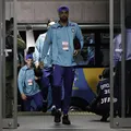 Zagueiro pede paciência após erros na Seleção: "Não sejam covardes" imagem