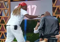 A Fazenda 17: participante é expulso ao vivo após dar soco em colega