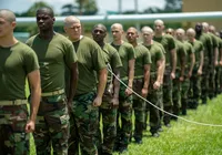 A série da Netflix sobre gay nas forças armadas que indignou o Pentágono imagem