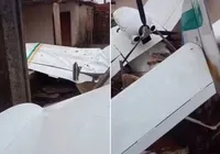 Aeronave de pequeno porte cai em bairro de Goiânia e destrói casa imagem