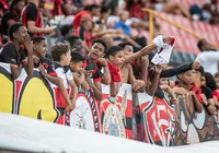"Amanhã é guerra": Torcida do Vitória marca presença em treino aberto