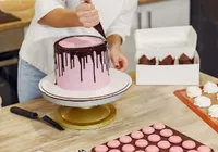 Anvisa encontra material proibido em produtos de doces e bolos imagem