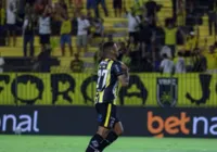 Após banimento, ex-jogador do Vitória retorna e marca gol na Série B