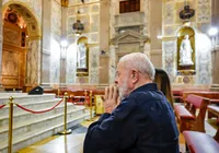 Após pane em avião, Lula vai à igreja com Janja e agradece "proteção" imagem