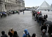 As joias 'da Coroa' do Louvre: oito minutos de um roubo espetacular imagem
