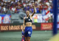 Autor de golaço, Ademir celebra retorno aos gramados: "Alegria" imagem